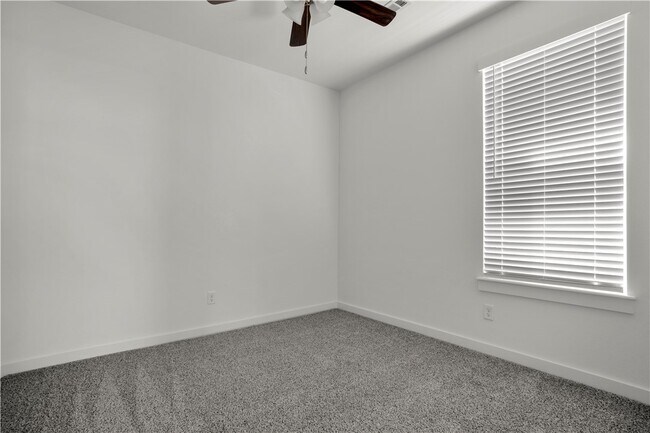 Building Photo - 4805 W Sturgeon St