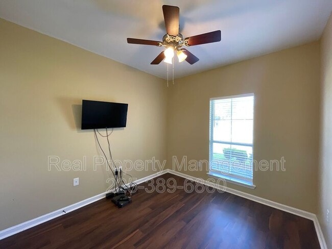 Building Photo - 25889 Regency Ave
