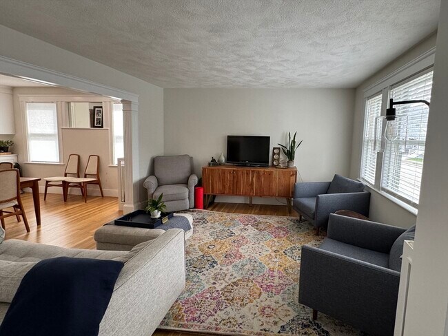 Building Photo - 62 Varnum St