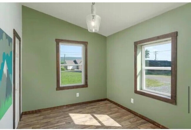 Building Photo - 471 Idaho Ave