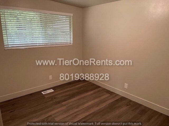 Building Photo - Charming 2 Bed Duplex with 900 Sq Ft in So...