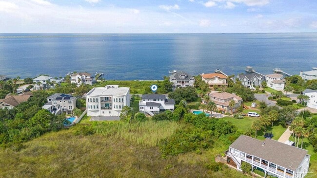 Building Photo - 500 Deer Point Dr
