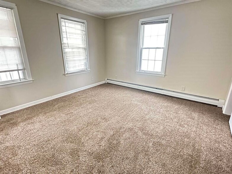 Building Photo - 20 Spring