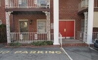 Building Photo - 323 Oak St