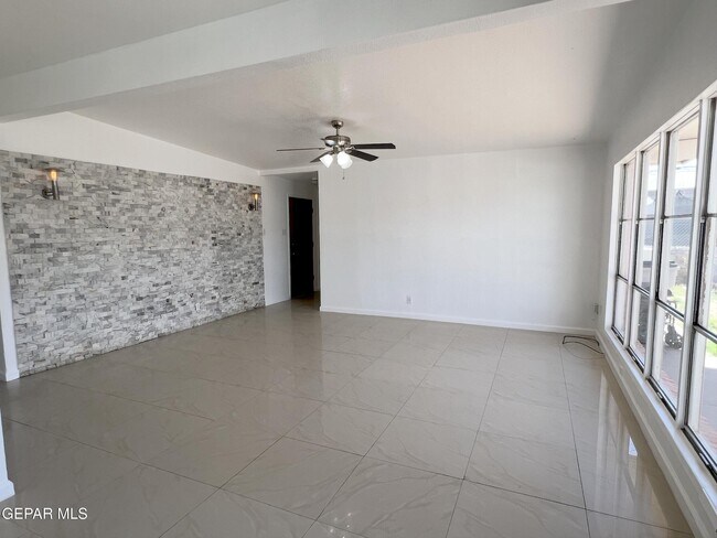 Building Photo - 10009 Jamaica St