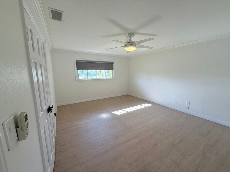 Building Photo - 11130 Canby Ave