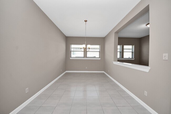 Building Photo - 8114 Silverspot Ln