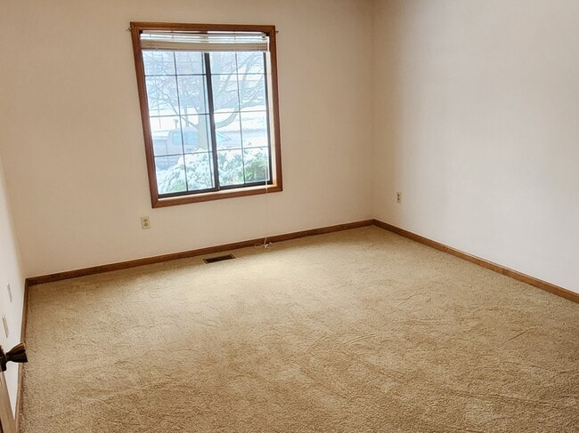 Building Photo - 1216 Dale Ct NE