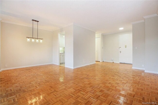 Building Photo - 35 N Chatsworth Ave