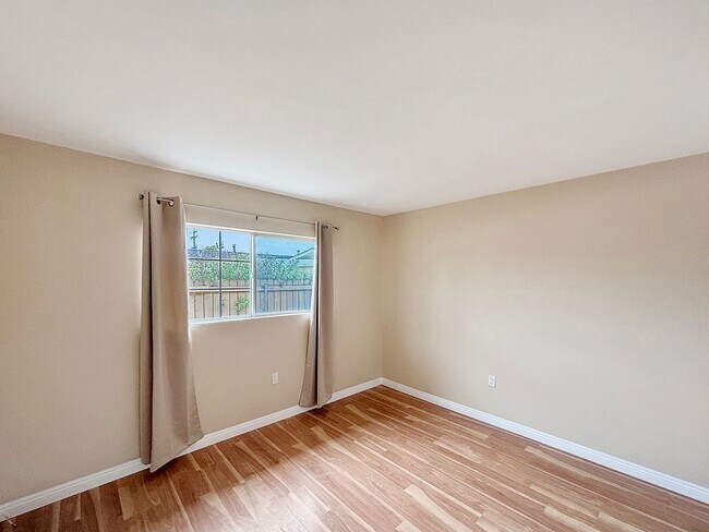 Building Photo - Beautiful 2BD/1BA Home in Clairemont W/ W/...