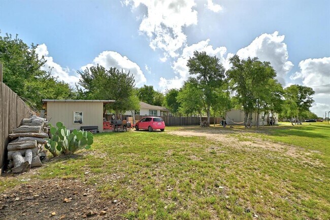 Building Photo - 102 Pink Dahlia Dr