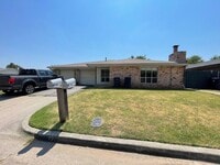 Building Photo - 2 bed, 1 and 1/2 baths with a 1 car garage and new countertops! cute duplex for rent near SW 89th...