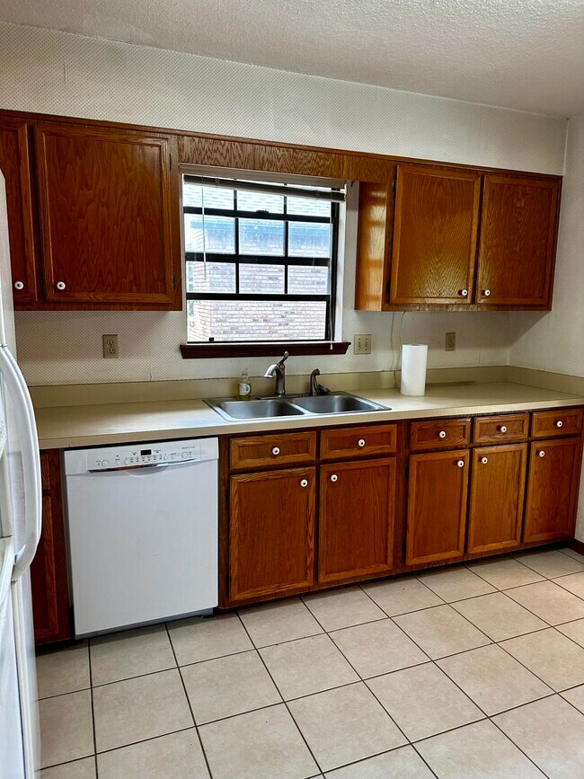 Building Photo - 109 Dominica Way