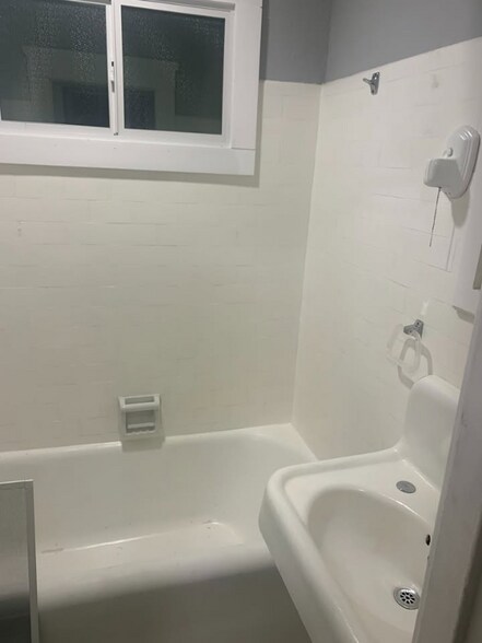 Building Photo - 110 High St