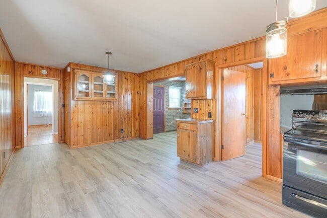 Building Photo - 476 Crescent Rd