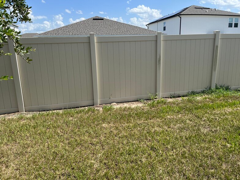 Building Photo - 2571 Driftwood St