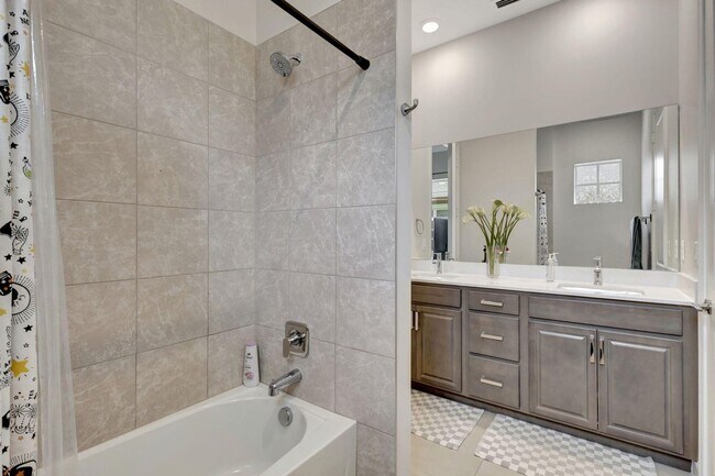 Building Photo - 870 Hookline Cir