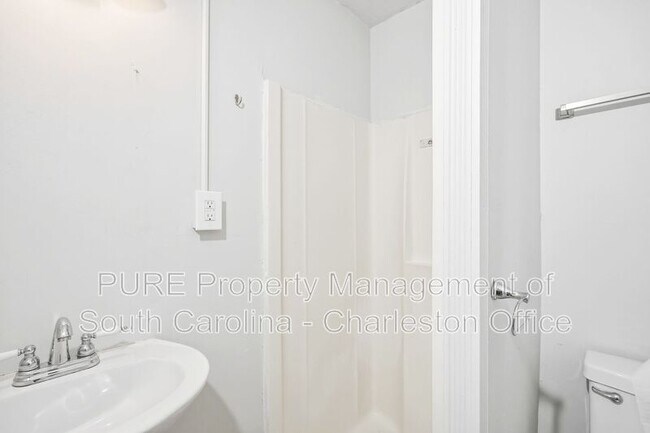 Building Photo - 628 Constant Dr