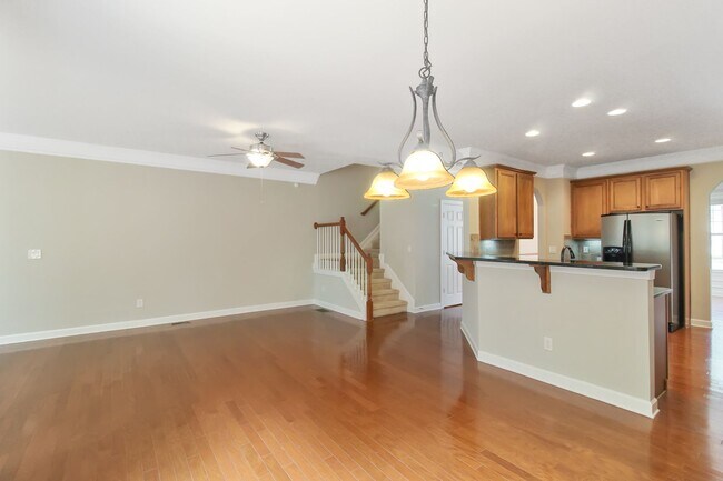 Building Photo - 3 bedroom 3 bath  Townhouse in Cobblestone...