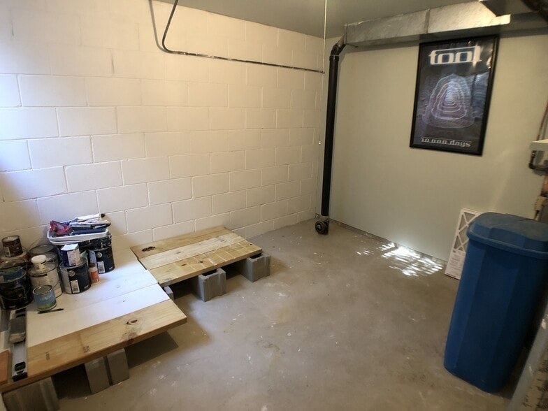 Building Photo - 3071 Zarthan Ave S