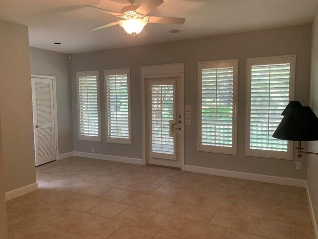 Building Photo - 30793 Pine Ct