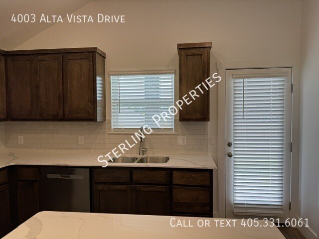 Building Photo - 4003 Alta Vis Dr