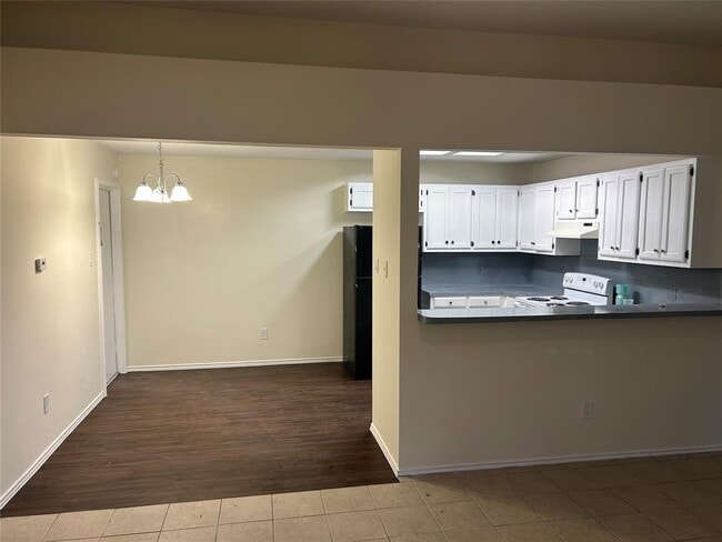 Building Photo - 825 Mica Ln