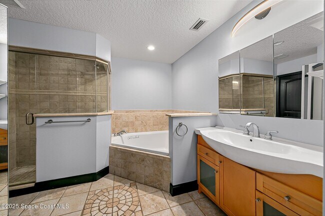 Building Photo - 915 Kenmore St NW