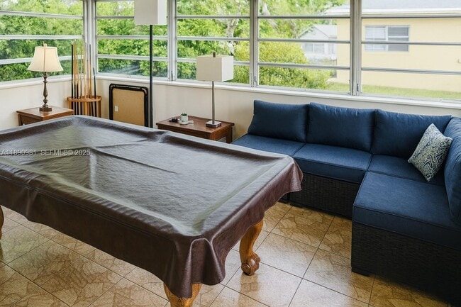 Building Photo - 504 SW 10th St