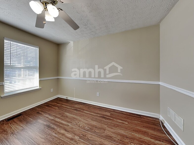 Building Photo - 227 Starlyn Dr