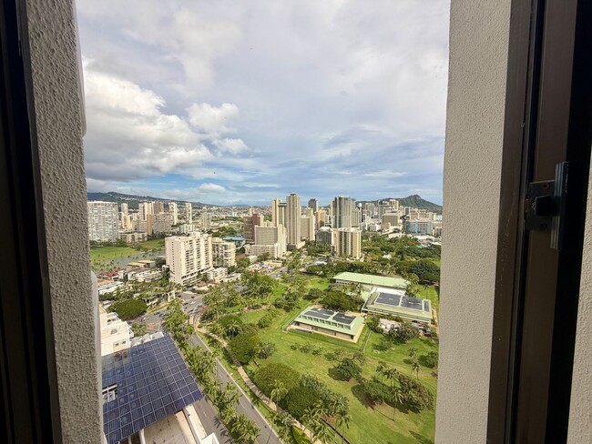 Building Photo - Luxury High-Floor Condo with Panoramic Ocean & Diamond Head Views | 2 Parking | Great Building Am...