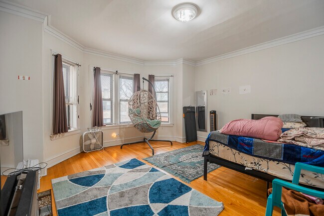 Building Photo - 6507 N Hoyne Ave