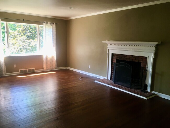 Building Photo - 1470 Mohican Dr