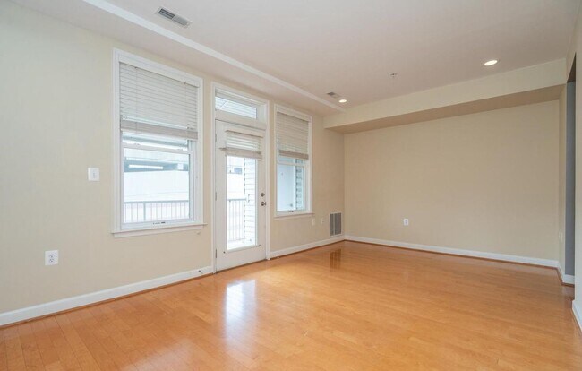 Building Photo - 1354 Monroe St NW
