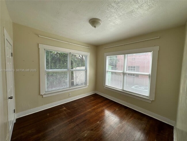 Building Photo - 510 Plymouth Rd