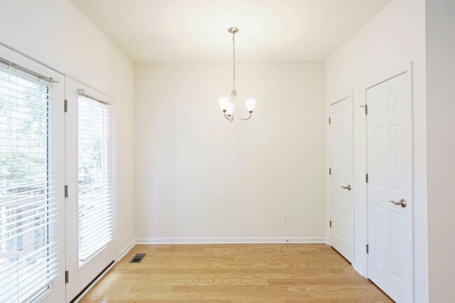 Building Photo - Pet-Friendly Fry's Spring Townhome Near 5t...