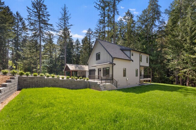 Building Photo - $2595 3 bedroom/2 1/2 bath Clearwood New Construction, Custom Chalet-style Home In Yelm.