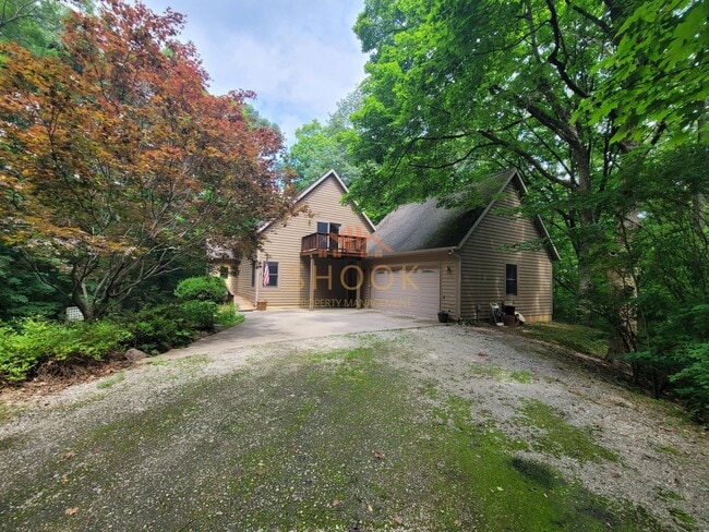 Building Photo - A Little Piece of Tennessee! Your Private Wooded Home!