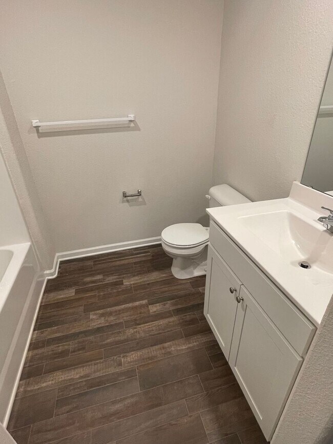 Building Photo - Charming 3-bedroom Single Family Home.