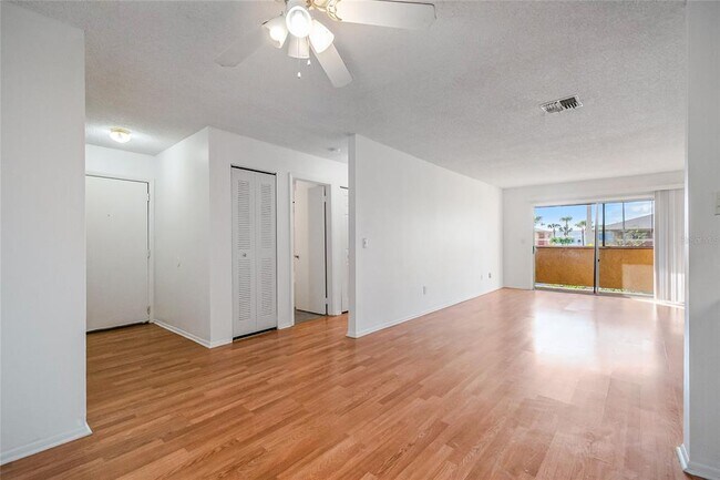 Building Photo - 646 Kenwick Cir