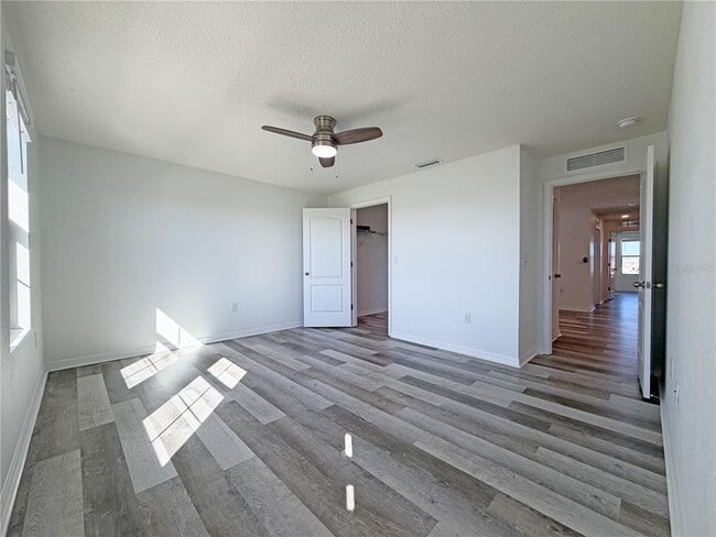 Building Photo - 1719 Walnut Crk Dr