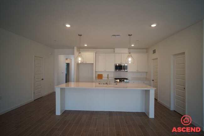 Building Photo - Beautiful New Home Off Gosford and McCutchen!