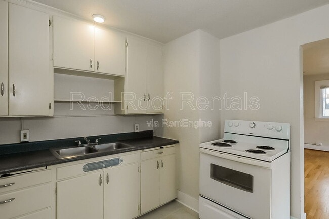 Building Photo - 1301-1311 6th Avenue