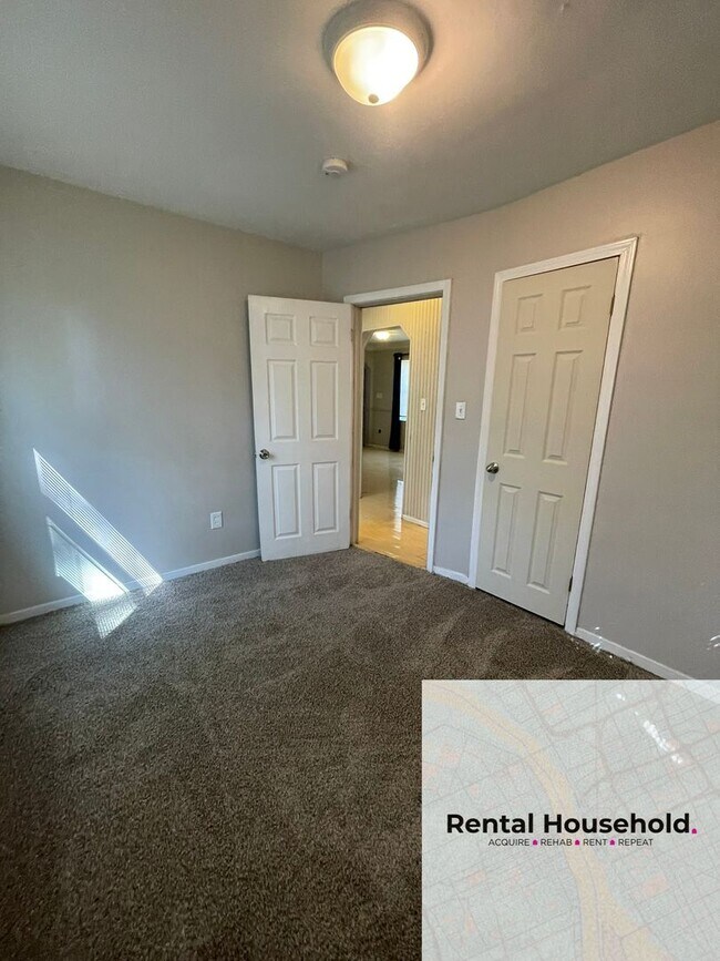 Building Photo - Stunning 3-Bedroom 1-Bath Bunglaow Located in Eastpointe