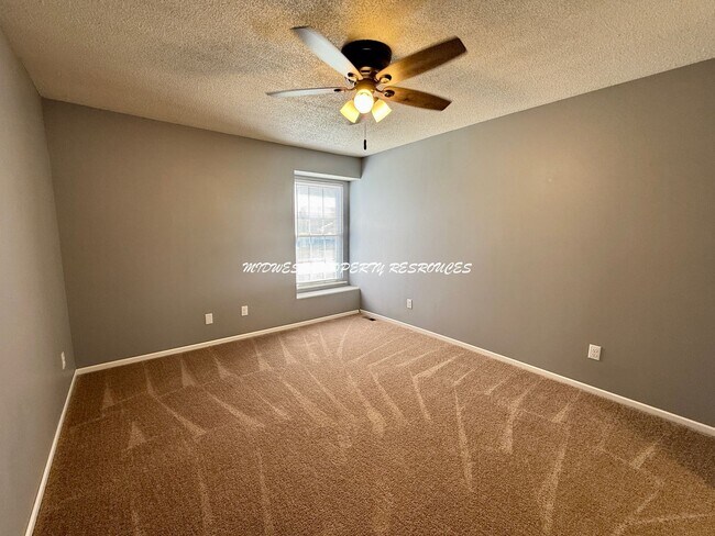 Building Photo - Charming 2bd 1.5 bath Duplex w/ Garage for Lease