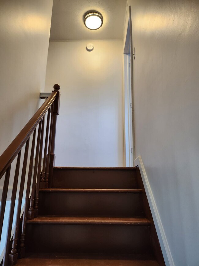 Building Photo - 648 E Scott St