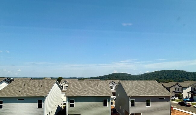 Building Photo - $500 off one Months Rent!