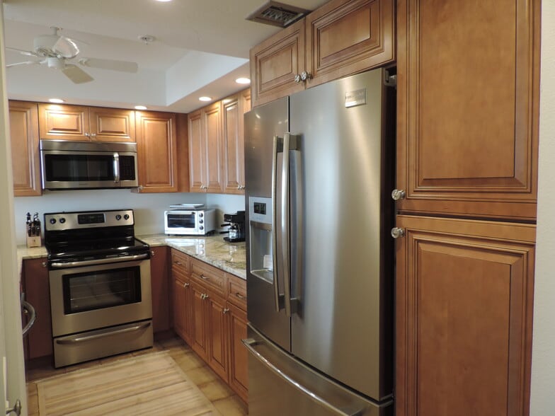 Building Photo - 11 Sunset Dr