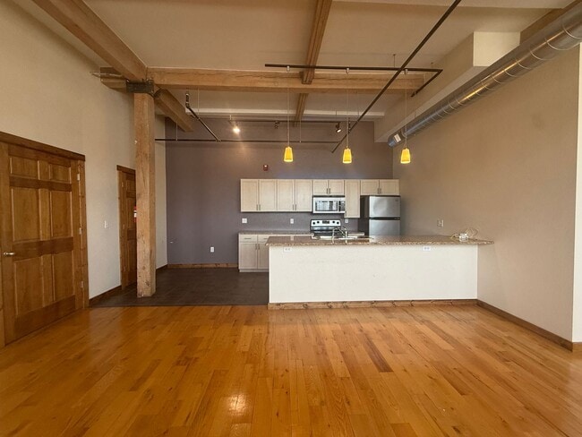 Building Photo - 601 N National Ave