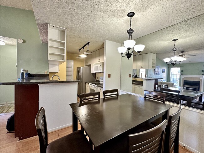 Building Photo - 2121 Hepburn St